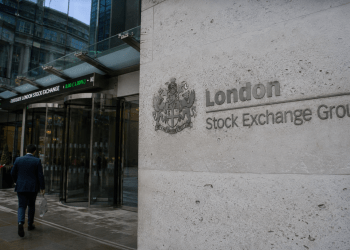 Here’s why BAE Systems, St. James Place, and IAG shares are rising as FTSE 100 stalls